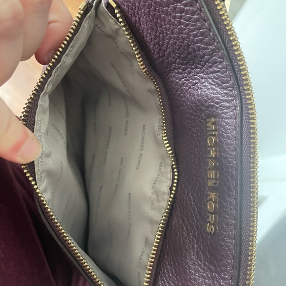 Michael Korrs Crossbody Bag and Matching Wallet - Picture 4 of 13